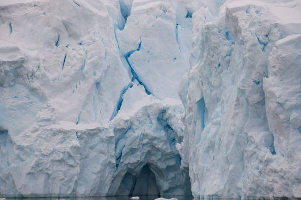 istock Beautiful view of iceberg 940800540