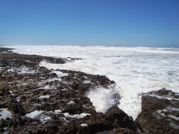 istock BEACH TAMARIS/MAREE HAUTE/ECUME/MOROCCO 940895000