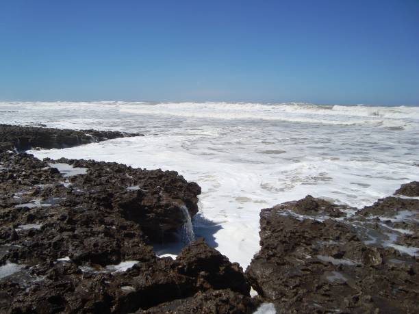 istock BEACH TAMARIS/MAREE HAUTE/ECUME/MOROCCO 940895082