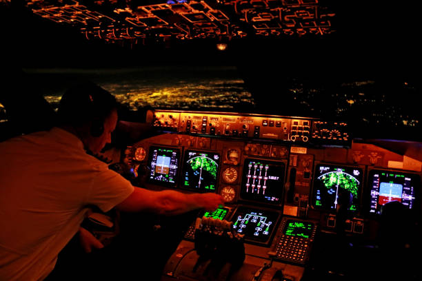 cockpit einer boeing 747-400 �über nyc - cockpit airplane commercial airplane boeing stock-fotos und bilder