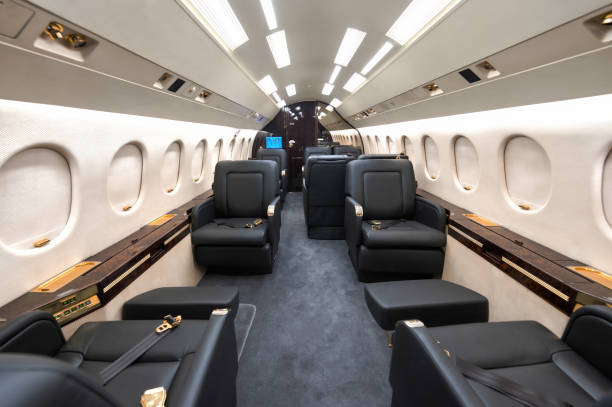 prywatne siedzenie samolotu - vehicle interior corporate jet jet private airplane zdjęcia i obrazy z banku zdjęć