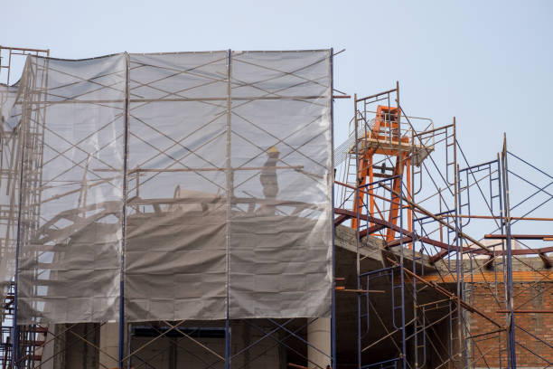 istock Construction site with steel and concrete pillars are molded into the structure of the building 940945572