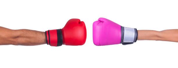 男に対する女性 - boxing glove conflict rivalry fighting ストックフォトと画像