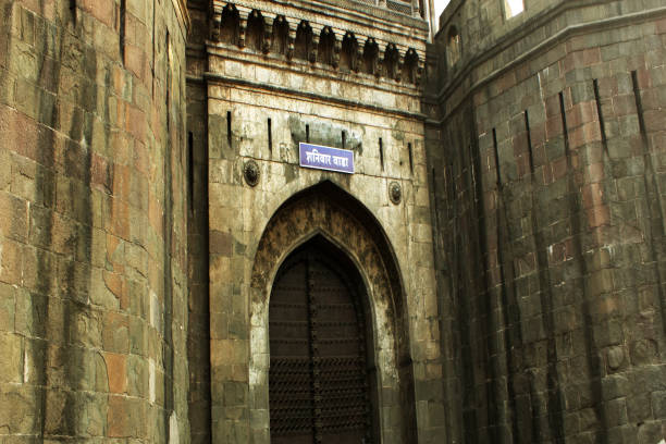 shaniwarwada eingang, pune, indien - maratha stock-fotos und bilder