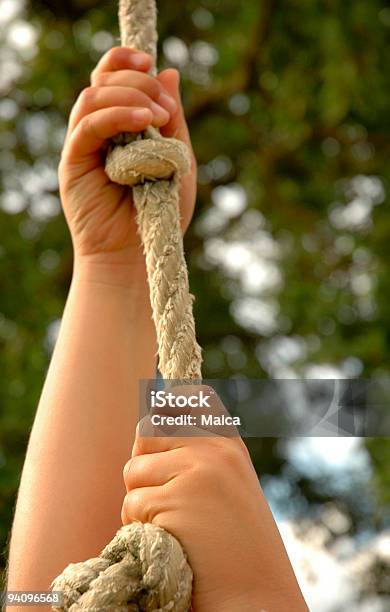 Sujeción Foto de stock y más banco de imágenes de Niño - Niño, Cuerda, Escalada