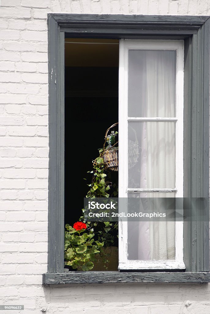 Attraverso la finestra Apri (Open - Foto stock royalty-free di Ambientazione interna