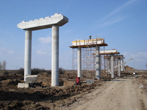ponte in costruzione - construction bridge below concrete foto e immagini stock