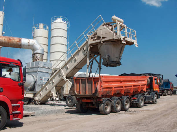 istock Truck in station bitumen 940980456