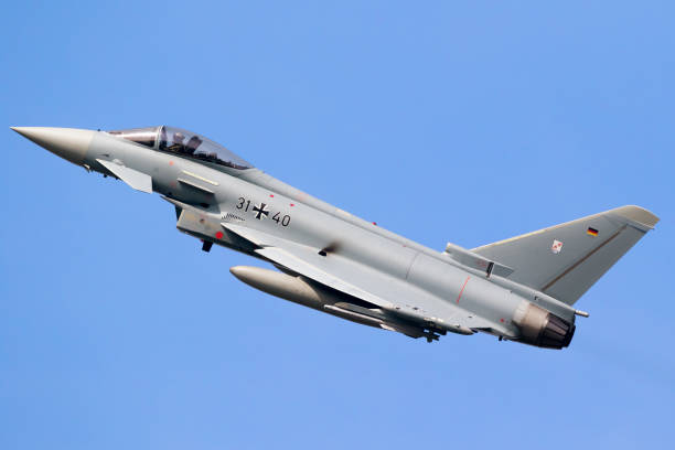 niemiecki air force eurofighter typhoon - military airplane military eurofighter typhoon zdjęcia i obrazy z banku zdjęć