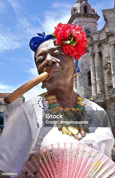 Kuba Ein Land Mit Vielen Traditionen Stockfoto und mehr Bilder von Afrikanischer Abstammung - Afrikanischer Abstammung, Angesicht zu Angesicht, Blau