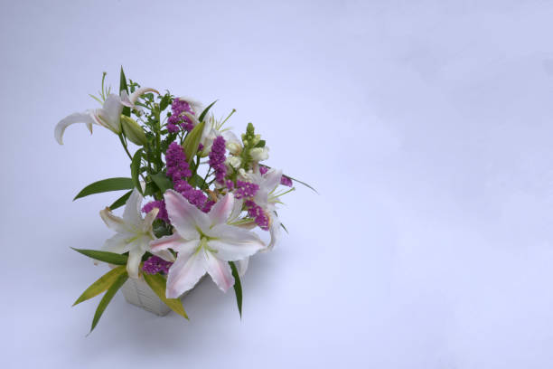 istock Yuri flower arrangement 941017802