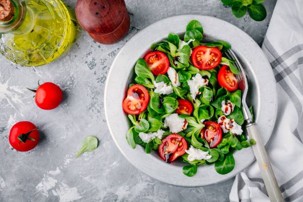 fresh salad bowl with green leaves, mozzarella, tomatoes and balsamic sauce - vinegar salad dressing balsamic vinegar olive oil imagens e fotografias de stock