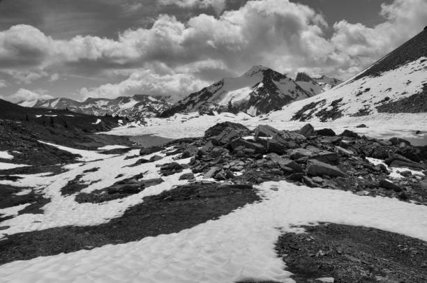istock Helihiking in British Columbia 941056352