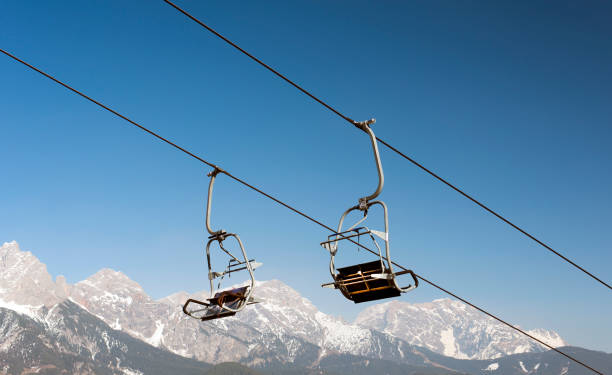 chairlift - clear sky diagonal snow winter fotografías e imágenes de stock
