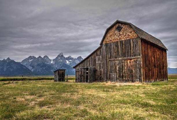 tetons y granero de murphy - storm storm cloud hdr barn fotografías e imágenes de stock