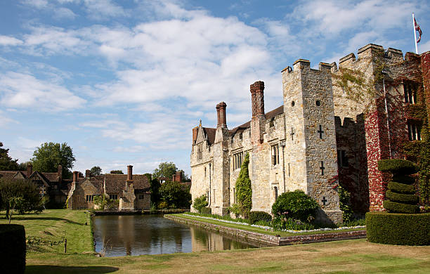 Castle An English medieval castle in a garden setting Hever Castle stock pictures, royalty-free photos & images