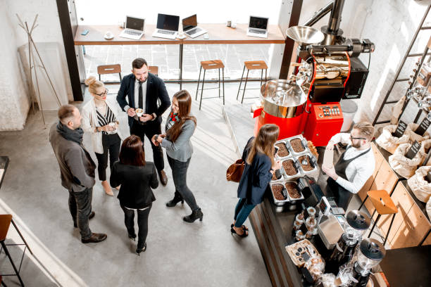 istock Business people in the cafe 941071110