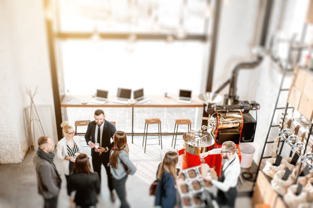 istock Business people in the cafe 941071156
