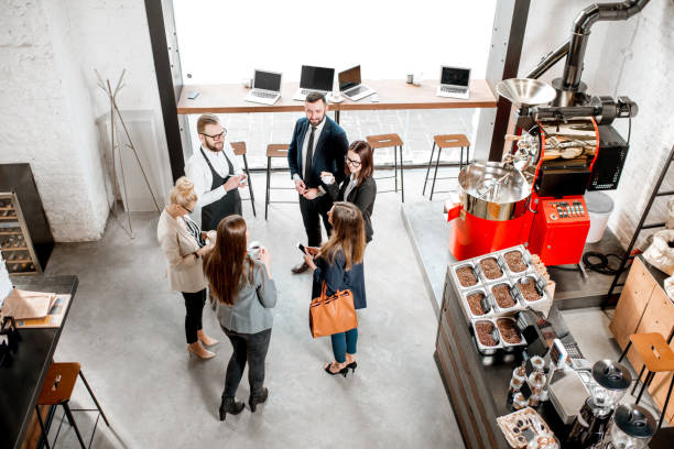 istock Business people in the cafe 941071694