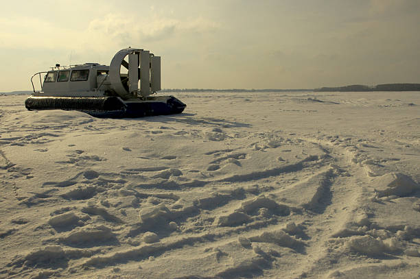 hovercraft - arctic station snow science foto e immagini stock