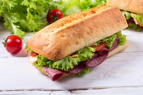 ciabatta sándwich con lechuga - sandwich submarine delicatessen salami fotografías e imágenes de stock