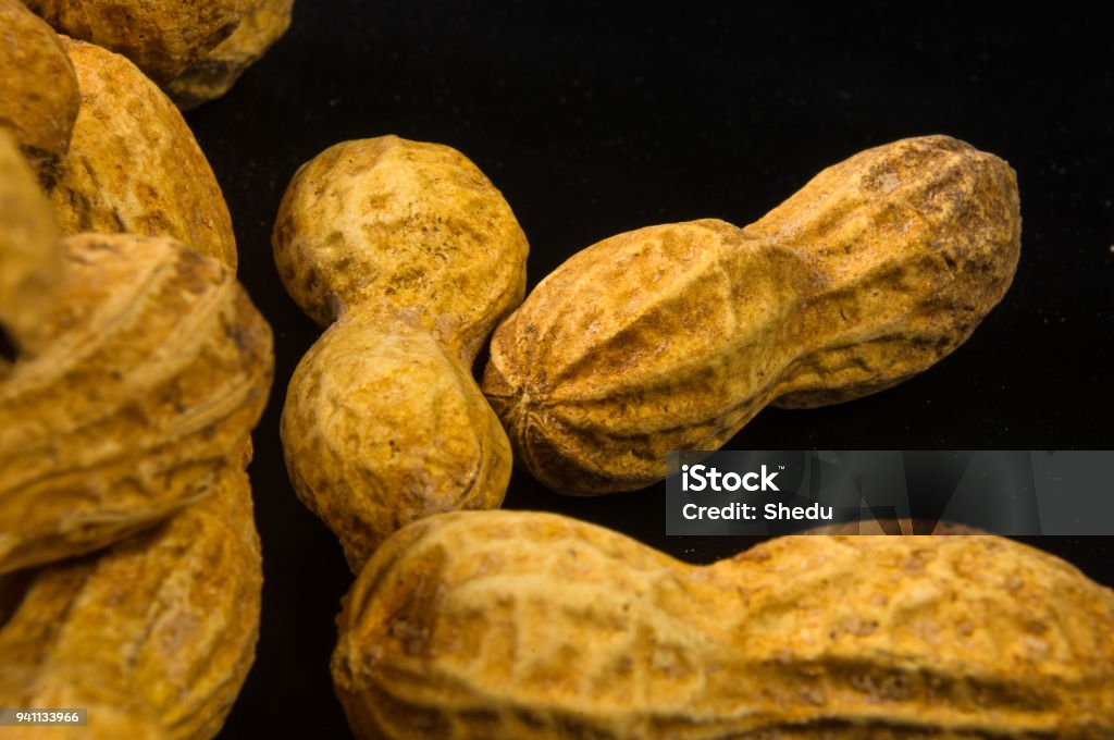 Shellnut Button Peanuts In Shell On Dark Background Close Up Stock Photo - Download ...