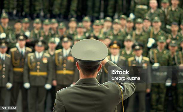 Tiro Militar Oficial De Encaje A Presión Foto de stock y más banco de imágenes de Ejército - Ejército, Ejército de Tierra, General - Rango militar