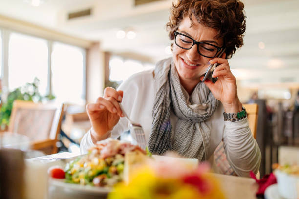 istock Woman at a restaurant 941163540