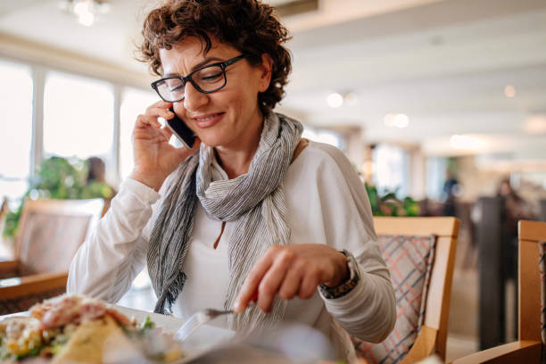 istock Woman at a restaurant 941163572
