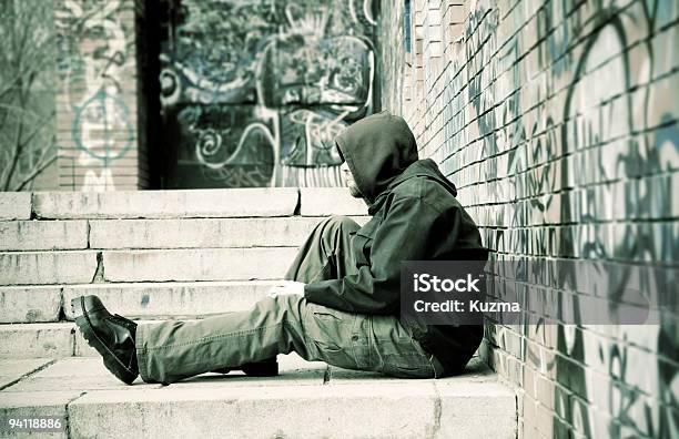 Hobo Foto de stock y más banco de imágenes de Niño de la calle - Niño de la calle, Adulto, Aire libre