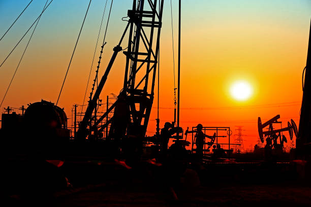 istock the oil workers are working 941217550
