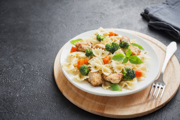 istock Farfalle pasta with chicken and vegetables 941233002