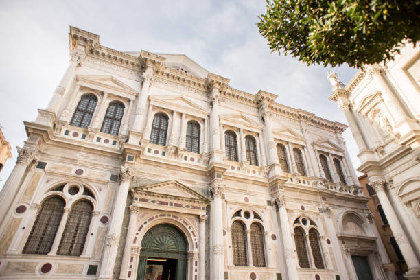 scuola grande di san rocco a venezia. italia. vista frontale. - san rocco foto e immagini stock