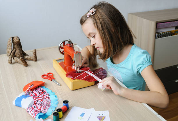 istock The girl is sewing on a sewing machine. 941242070