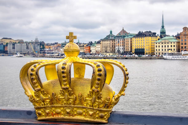 golden crown in stockholm. sweden - king of sweden imagens e fotografias de stock