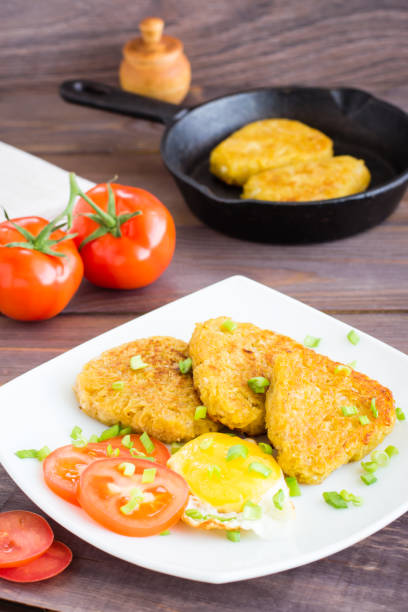 istock Crispy hash browns, chiken egg and tomatoes on a plate 941277752