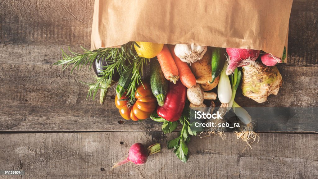 Verdure fresche concetto di cibo sano - Foto stock royalty-free di Verdura - Cibo