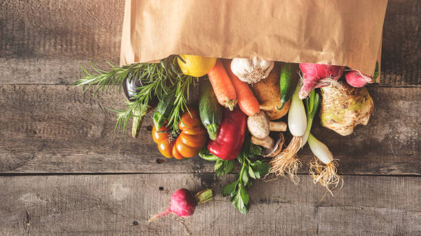 färska grönsaker hälsosam matkoncept - organic bag bildbanksfoton och bilder