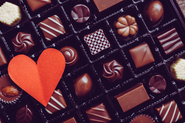 istock red heart and a lots of chocolate 941297230