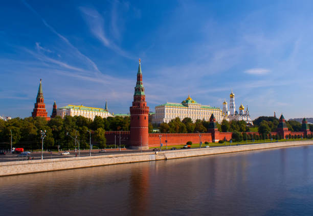 モスクワのクレムリンのパノラマ。ロシア連邦のシンボルです。 - moscow russia russia river panoramic ストックフォトと画像