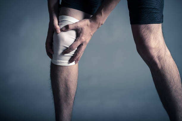 istock Male and knee pain 941301888