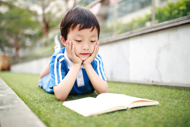istock Little boy going to school 941312674