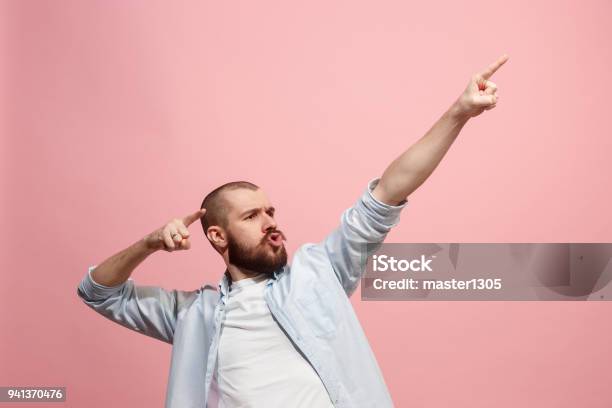 Ausgezeichneten Erfolg Mann Glücklich Ekstatischen Feiert Ein Sieger Dynamische Energetische Bild Des Männlichen Modells Stockfoto und mehr Bilder von Männer