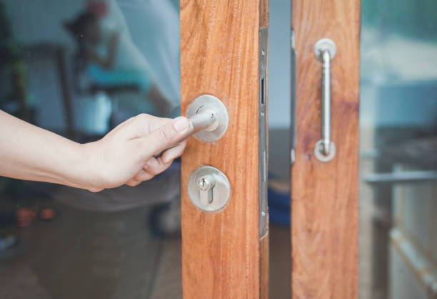 istock Women hand open door 941392064