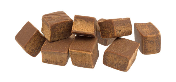 istock Chocolate fudge pieces on a white background 941404442