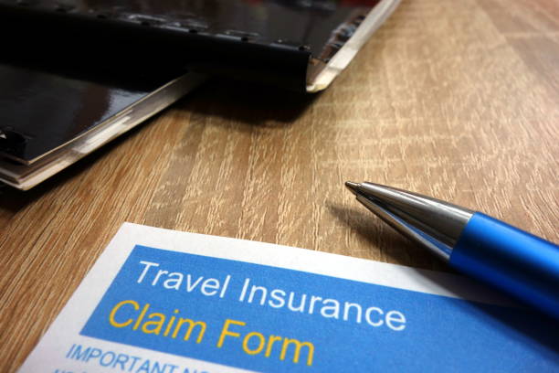 assicurazione di viaggio per il riempimento - insurance healthcare and medicine industry damaged foto e immagini stock