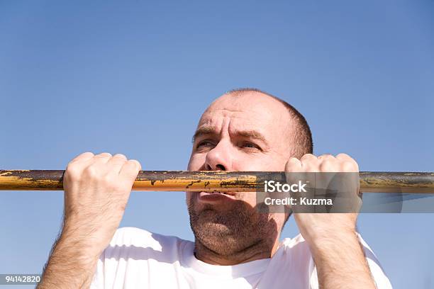 Barbillapara Arriba Foto de stock y más banco de imágenes de Adulto - Adulto, Azul, Barra de deportes