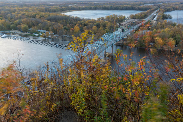 istock Mississippi River Bridge In Autumn 941432152