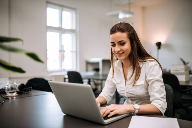 istock Brunette girl working in large office. 941440572