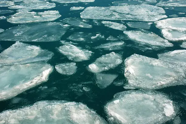 Photo of Ice field over the emerald water